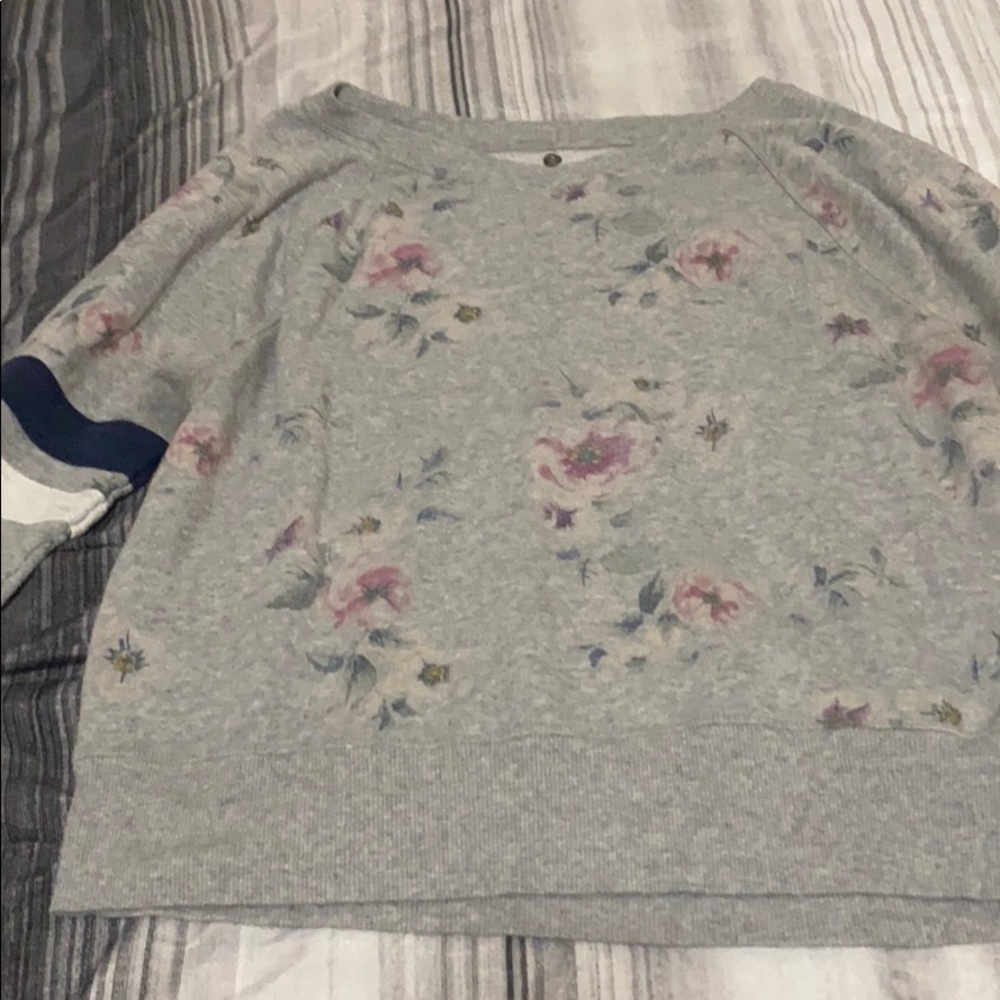 Grey flower crew sweater